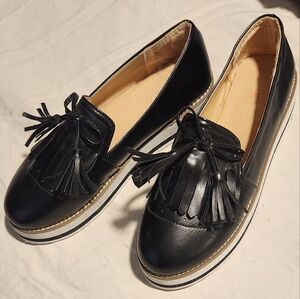 Women's Black Amd White Loafers with Tassels